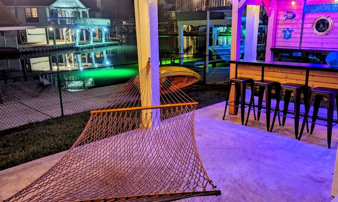 Jamaica Beach House | Waterfront Retreat: Free Bikes, Kayaks & Great Fishing!