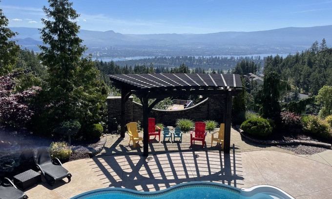 West Kelowna Estates House | Experience a 5-Star West Kelowna Oasis with Pool & Views