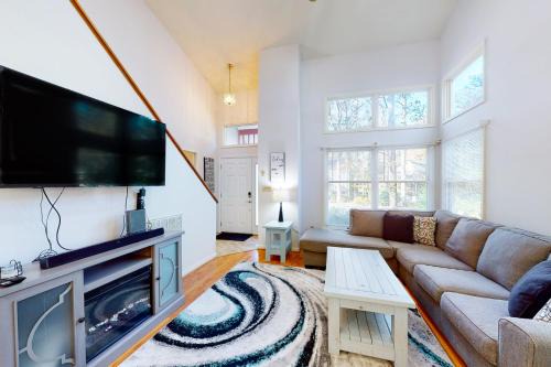Ocean Pines House | Discover 5 Whitecap: Family-Friendly Getaway with Pool