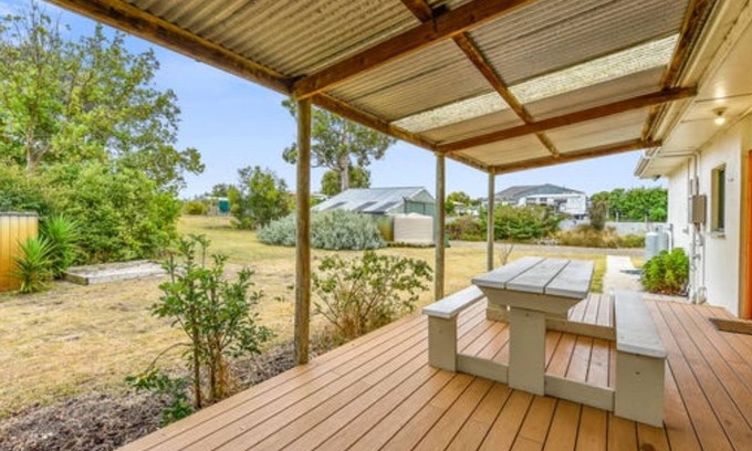 Lacepede House | 5 Wilhelmina Street - Beautiful spacious pet friendly home