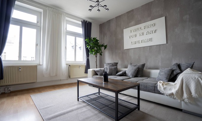 Zentrum-Sued Apartment | Relaxing 5-zi-boho Retreat with Spa & Work Space for Families