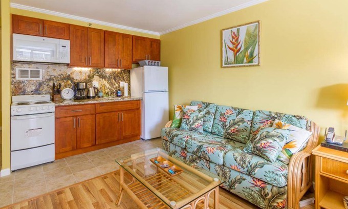 Waikiki Apartment | Spacious 50 m² Apartment for 5 Guests with Pool & Kitchen