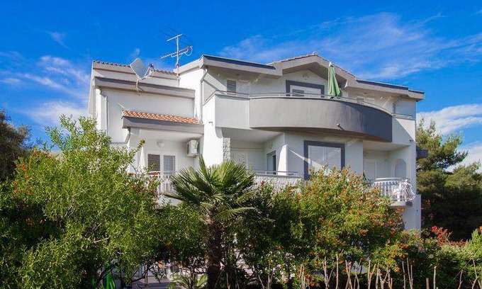 Grebastica Apartment | Spacious 2-Bedroom Apartment for Up to 6 Guests