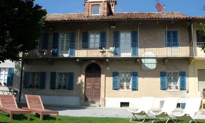Guarene Bed & Breakfast | Elegant Bed and Breakfast with Pool & Spa Amenities