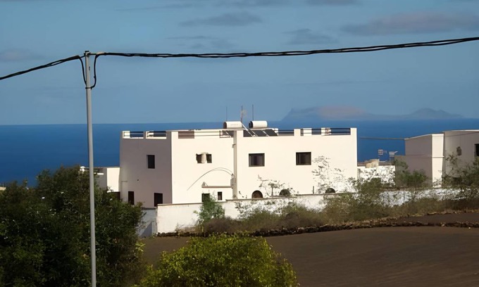 Tinajo Resort | Spacious 50 m² Resort with Pool & Spa for Up to 7 Guests
