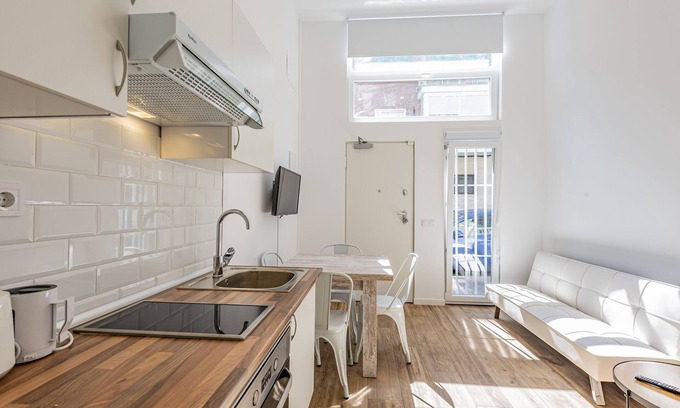 Vista Alegre House | Convenient Stay Near Metro with Pet-Friendly Amenities