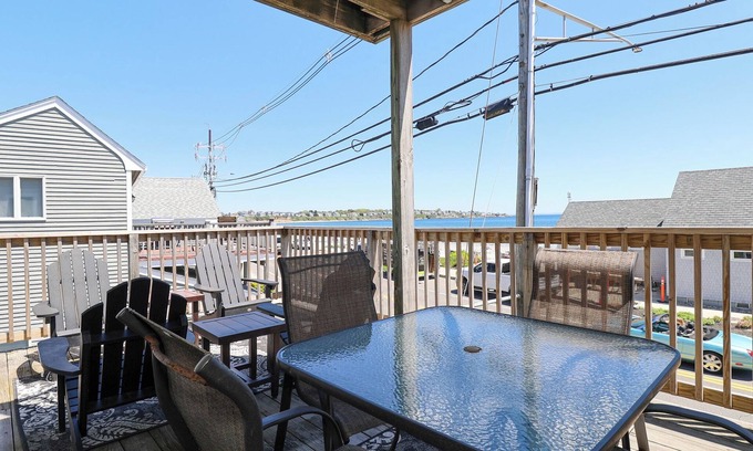 York Beach Condo | Ocean View Condo with Pool Near Long Sands Beach