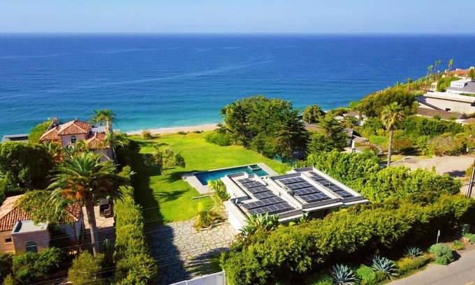 Central Malibu Villa | Discover Malibu Paradise: Pool, Hot Tub & Ocean Views