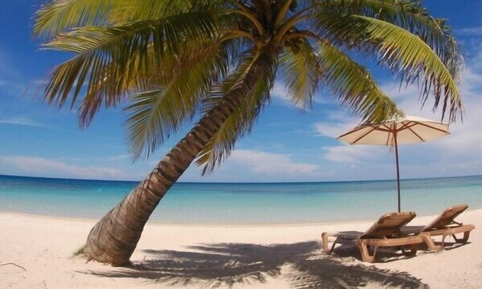 Antoneys Cay Condo | Steps from West Bay Beach: Infinity Bldg 3 with Views