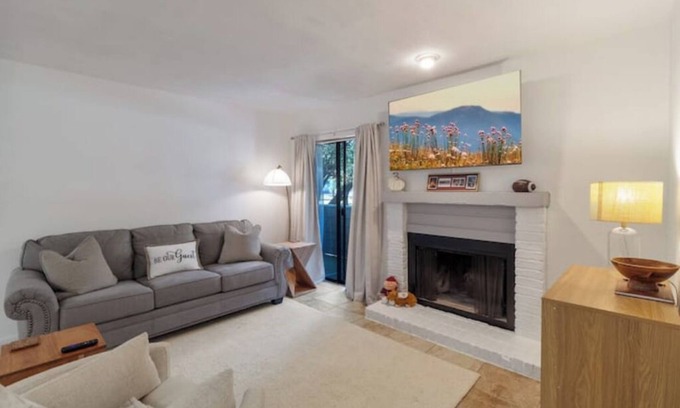 College Station Condo | 50 Yard Linenn