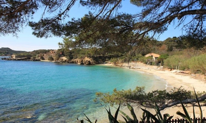 Giens Apartment | Ideally Located Hotel Near the Seaside in Hyeres Giens