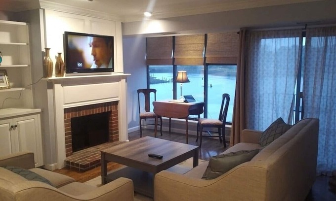 Portsmouth House | Ocean Bay View Townhouse with Fireplace and Family Amenities
