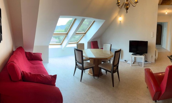 Up 1.5 Saint-Ferreol Apartment | 500 metres from the exhibition centre, large apartment with fitted kitchen