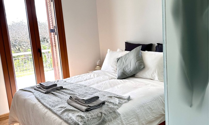 Saronikos House | Cozy 3-Bedroom Home Steps from the Beach with Breakfast