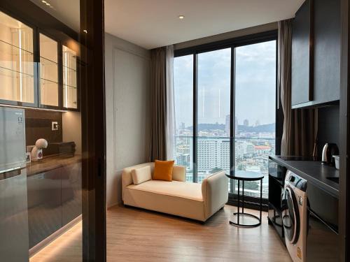 Pattaya Bay Apartment | Oceanfront Retreat: 502 Edge in Pattaya with Pool & Beach Access
