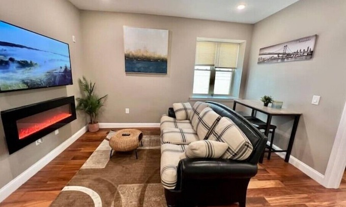 Logan Square Apartment | Relaxing 1BR Apartment with Spa in Center City Philadelphia