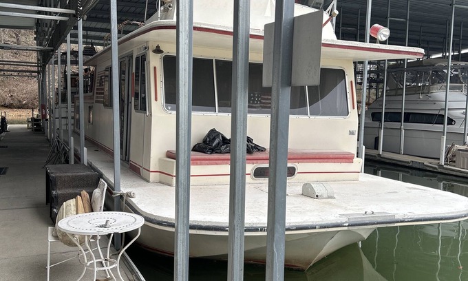 Lupton City Boat Rental | Unique 50ft House Boat on the Tennessee River Awaits!
