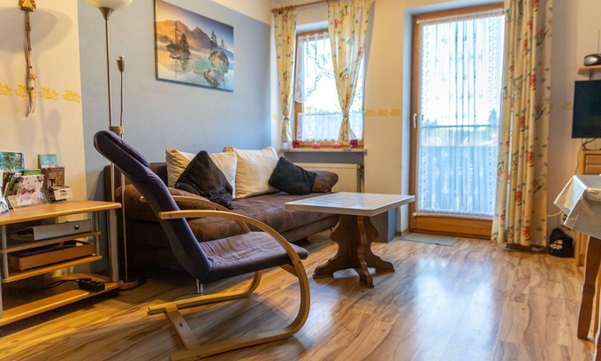 Weissenstadt Apartment | Cozy 50qm Apartment with Balcony and Kitchen Amenities