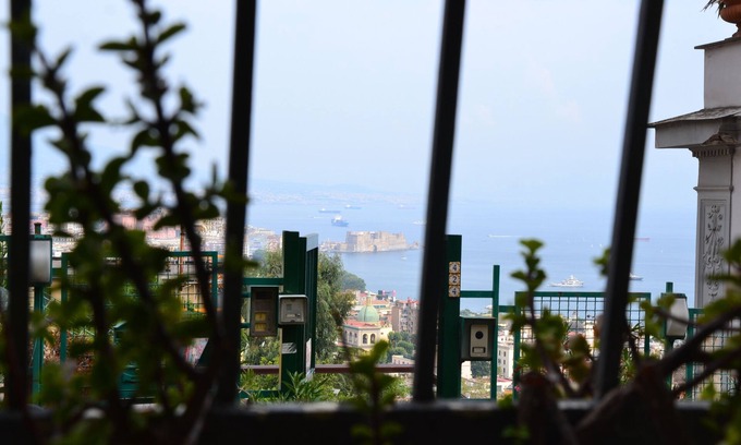 Naples House | Cozy Apartment Near Vomero, Chiaia & Posillipo with Pool