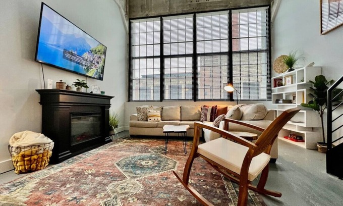 Otterbien Home Apartment | Remarkable 5106 Peters Cartridge Factory Loft Near Kings Island