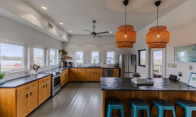 Matagorda House | Unforgettable Ocean Views at 512 Beach House Retreat