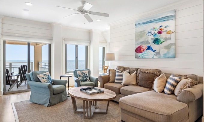 East Beach Condo | Oceanfront 2BR Condo at 5128 Windswept with Beach Gear