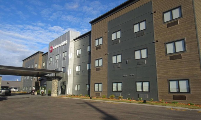 Winkler Hotel | Spacious 5-Star Hotel for Up to 10 Guests with Great Amenities