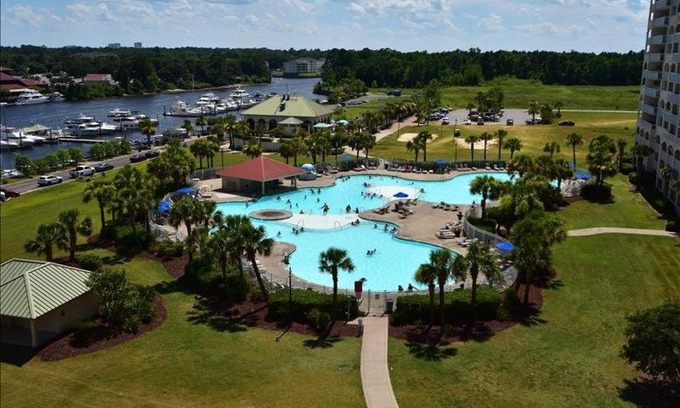 North Myrtle Beach House | Relax at 5305 The Retreat Cabin with Pool Access