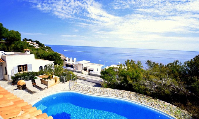 Capdepera Apartment | Oceanfront Vista Mar: Family-Friendly Stay at Font de Sa Cala