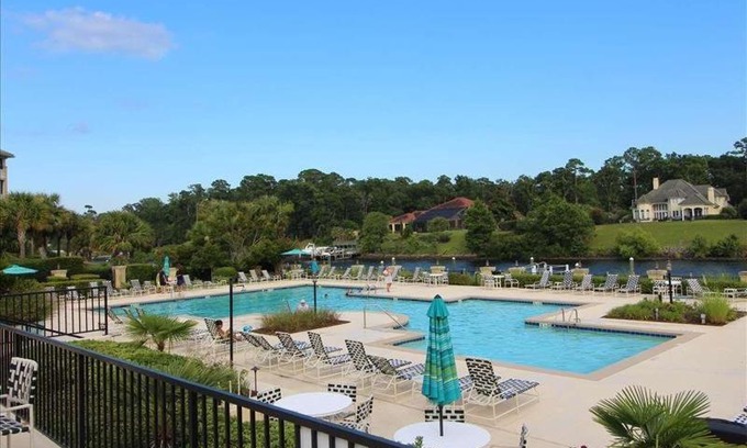 North Myrtle Beach Apartment | Relax at 533 Edgewater Condo with Pool and Family Amenities