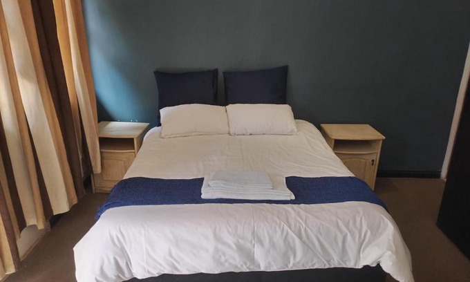 Sunnyside Bed & Breakfast | Family-Friendly Retreat at 54 Brecher with Pool Access