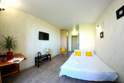 Dzerzhyns'kyi District Apartment | Discover 54a Tselinogradskaia Str: Pet-Friendly Retreat
