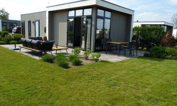 Olburgen House | Cozy 55 by the Water: Family-Friendly with Breakfast Included