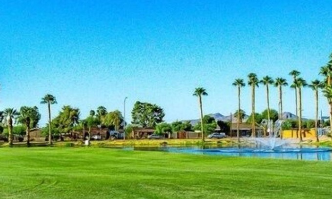 Fountain of the Sun House | Inviting Fountain of the Sun Townhome with Golf Views