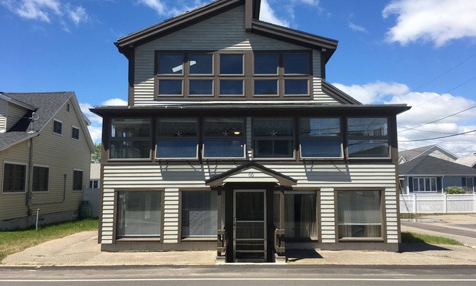 Wells Beach Condo | Cozy Beach Retreat: Steps to Wells Beach with Ocean Views