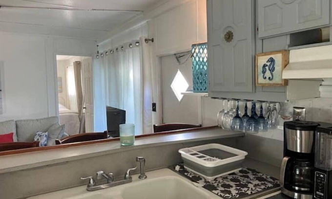 Fort Pierce North House | Welcoming 55+ Treasure Coast Mobile Home with Breakfast