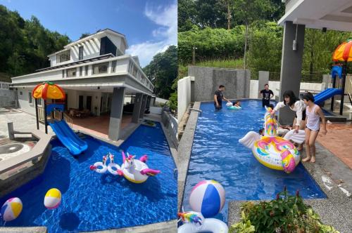Bayan Lepas House | Ideal 9BR Villa with Pool, KTV & BBQ Near SPICE Arena