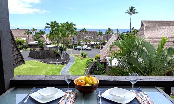 Punaluu Condo | Ocean View Condo with Private Pool and Spa Amenities