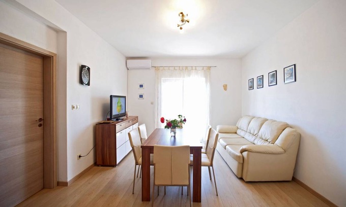Gornje Selo Apartment | Spacious 2-Bedroom Apartment for Family Comfort
