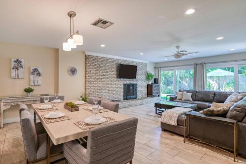 Downtown Historic District House | Exceptional Stay at 56 Valencia Street - Family-Friendly Haven