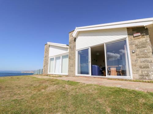 Freshwater House | Family-Friendly Stay at 57 Cliff End with Great Reviews