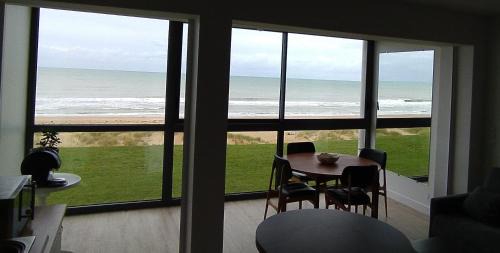 Le Home Apartment | Seaside Haven with Ocean View & Hot Tub in Cabourg