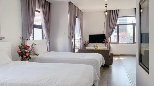 Son Tra Apartment | Seaview Poolside Retreat: 4-Star Blue Sea Apartment