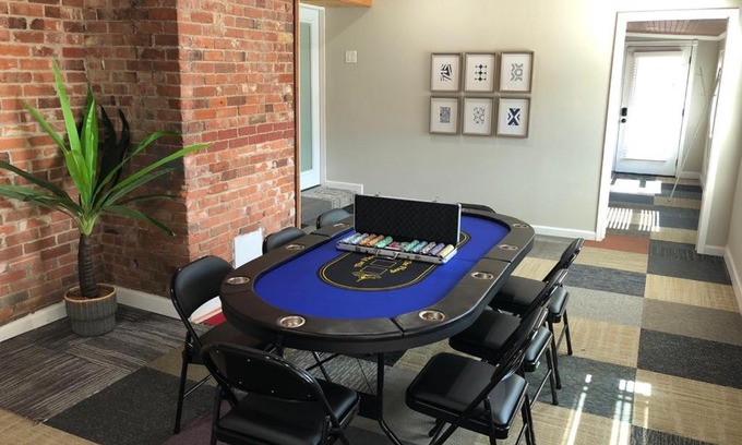 Dallas House | Spacious Mansion with Pool, Hot Tub & Recreation for Groups