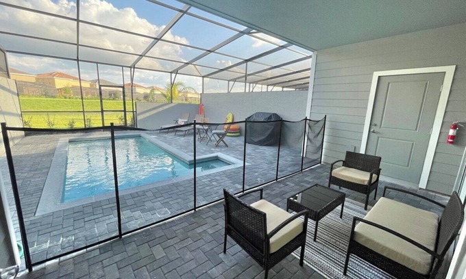 Loughman House | Family-Friendly Resort Villa with Pool Near Disney