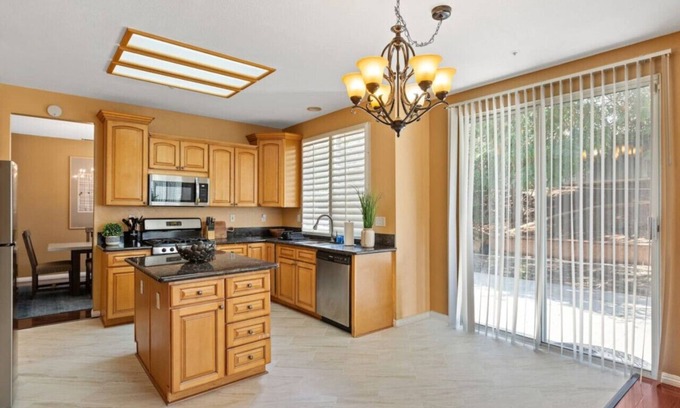 Riverside House | Family-Friendly Riverside Retreat with 5 Bedrooms & Kitchen