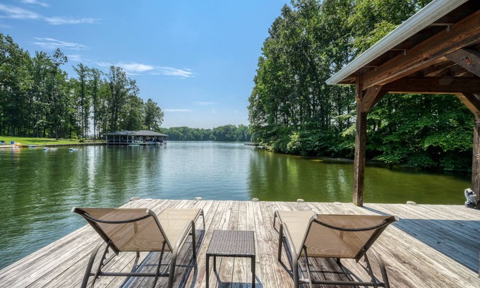 Mineral House | Impressive 5BR Retreat with Large Dock and Fast WiFi