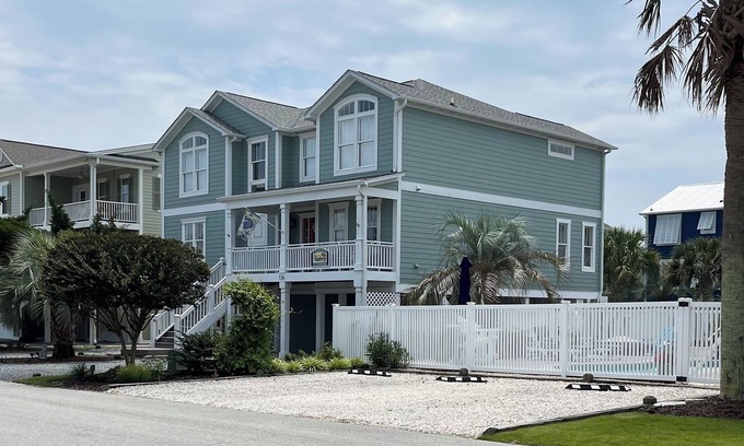 Holden Beach House | Oceanfront 5BR Home with Heated Pool - Rated 10/10!