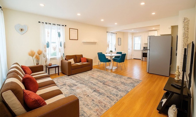Falls Church House | 5BR/4BA HomeI Backyard in VA!