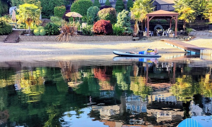 Lakewood House | 5BR 4BA - Waterfront, Hot-tub, Pool table, Kayaks, Fire tables. luxeatlouise.com